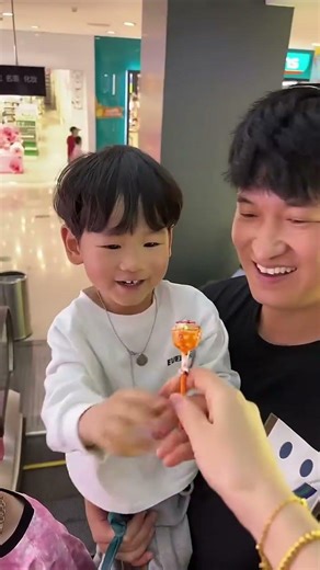 My Son Went To The Amusement Park And Bought A Bunch Of Lollipops! #funny #cute #comedy #toys