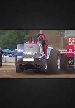 "Extremely Armed and Dangerous" Unlimited Super Stock pulling tractor throwing some dirt in Waynesburg, PA - #Tractor #CaseIH #V8 #TractorPull #Horsepower #Turbo #Reels | JP Pulling Productions