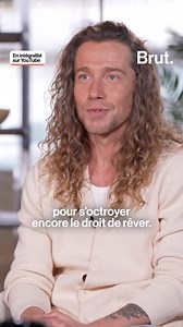 "On est dans une époque qui condamne le rêve. Ça infuse tel un poison chez les toutes jeunes générations" À l’occasion de la sortie de son nouvel album "Imposteur", Brut a pu discuter longuement avec @jdoreofficiel . L’intégralité de ce format "L’interview d’ @aymeric_goetschy " est à voir sur notre chaîne YouTube et sur le site de Brut. (🔗 lien dans la bio) | Brut