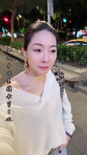 冬季熱甜湯 燒仙草 紅豆湯 紅棗桂圓花生湯 冬天限定黑糖冰豆花 現煮配料請耐心等候 招牌綜合配料 手工芋圓/地瓜圓/湯圓/Q圓 /包心粉圓 /粉圓/芋頭/花豆 營業時間14：00點至22：00 星期日公休 #上熱門 #手作黑糖米苔目冰 #小香 #土城美食 #燒仙草