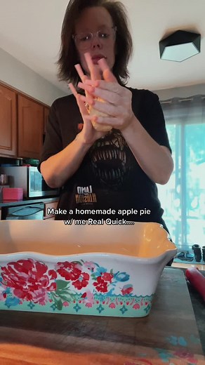 Yes, I made the filling beforehand.. #fyp #applepie #homemade