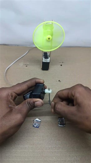 DC Motor Power Generator (Hand Rotation)