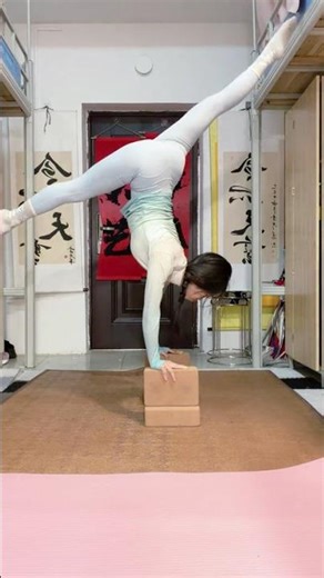 Daily Training: Splitting in Mid-Air - Martial Arts Mastery
