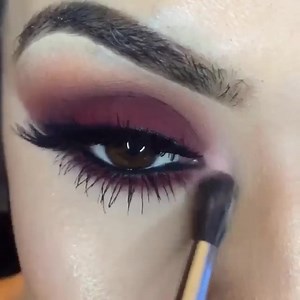 Visit our website for more video tutorials http://askthis.me/49/knotted-loop-waterfall-braid-hairstyle | Eyeliner