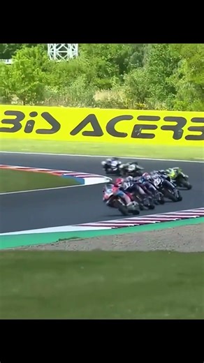 张雪机车 2026WSBK 超级摩托车锦标赛Worldssp组别 捷克站 正在第一回合拿下2026赛季第四个冠军 昙花一现，昙花二现，昙花三现，现在昙花四现了