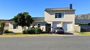 4 Bedroom House for sale in Kleinbaai - 13 Bosbok Street - Gansbaai - Property24