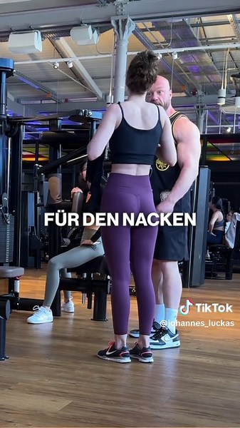 Effizientes Training der hinteren Schulter im Gym