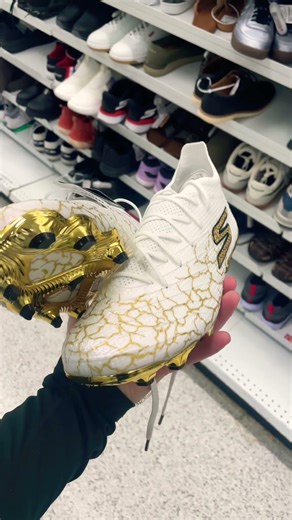 Close your eyes and you’d think they’re Nike Phantoms - Skechers SKX 1.5 #nikefootball #rossfinds