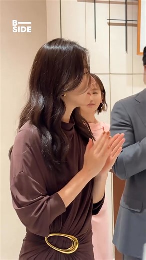 [B-SIDE] Gặp gỡ Han Hyojoo tại sự kiện dành cho người hâm mộ Romantics Anonymous tại Nhật Bản. Đây không phải luyện tập mà là tình yêu dành cho Han Hyojoo ❤️ Chuyện tình làm tan chảy trái tim Romantics Anonymous. Xem ngay trên Netflix Cre: BH Ent | Hội Đàn Em Của Han Ca