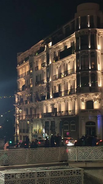 📍 Alger centre, by night ✨ #corners_of_algiers #algeria #algiers #night #nightcity #nightcityview #visitalgeria #tourismalgeria #الجزائر