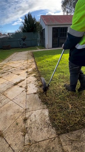 62K views · 247 reactions | Instant throttle response, reaches full power in under 1 second! M18 FUEL™ Dual Battery Line Trimmer >> https://bit.ly/41KFZmJ  @frankthelawnmowerman #NothingButHeavyDuty #TeamMilwaukee | Milwaukee Tools Australia | Facebook