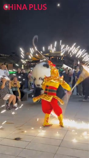 16K views · 228 reactions | The "Monkey King" performed at a molten iron throwing show at a popular tourist spot in Wuxi, attracting crowds of onlookers. The folk artist played the role of the Monkey King to showcase his accomplished martial arts skills while creating fantastic fireworks. #FunChina #SharedFuture10Years | China Plus Culture | Facebook