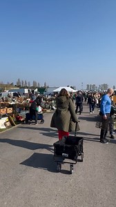 The Newark Antiques Fair is open! Come on down to the Newark Showground and explore thousands upon thousands of antique and vintage pieces ❤️ | International Antiques & Collectors Fairs (IACF)