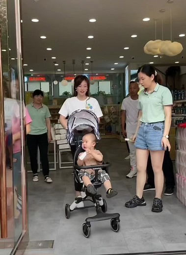 Acrobatic Stunts in Urban Settings: A Flexibility Showcase