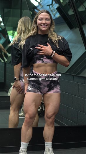 Who else misses being tan and having a good lift with the unbeatable summer vibes???? Just me?? Got it 😭😭 #gym #gymgirl #fitness #fitnessjourney #gymtok