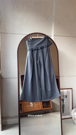 Sweatpants, but make it cute. Flowy wide-leg fit with a layered ruffle waist detail.₊✩‧₊˚౨ৎ˚₊ តម្លៃ/ Price: 13$ សាយ/ Size: S/ M/ L Measurements S: waist 26-27, length 95cm M: waist 28-29, length 98cm L: waist 30-32, length 103cm Available only in grey color 𝐖𝐞 𝐝𝐨 𝐧𝐨𝐭 𝐨𝐟𝐟𝐞𝐫 𝐞𝐱𝐜𝐡𝐚𝐧𝐠𝐞𝐬 𝐨𝐫 𝐫𝐞𝐭𝐮𝐫𝐧𝐬, 𝐚𝐧𝐝 𝐰𝐞 𝐝𝐨 𝐧𝐨𝐭 𝐚𝐜𝐜𝐞𝐩𝐭 𝐛𝐨𝐨𝐤𝐢𝐧𝐠𝐬. 🤍 #pants #ootd #outfit