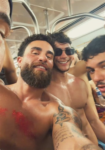 Carnaval Soltinho no Metrô do Rio de Janeiro: Alegria e Música