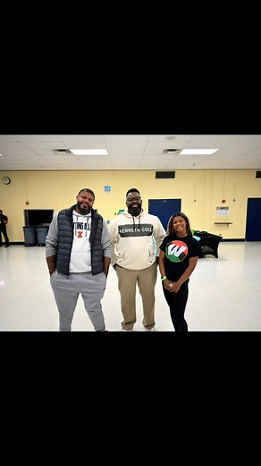 Building Pathways for Our Future Leaders! 🖤📚 I had the opportunity to attend the Blacktopia Conference, hosted by DuPage District 88 at Addison Trail High School — an inspiring event designed for African American students. The sessions on Career Mapping, AI Cheat Codes, Financial Literacy, and Parent Workshops were powerful tools for growth and empowerment. It was an honor meeting Dr. Humphrey, a proud Maywoodian, and Mr. Tyrus Goshey — two incredible leaders dedicated to helping our children