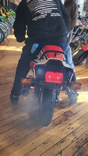 V4 500 FRIDAY! 2 STROKES FOREVER | Kaplan Cycles