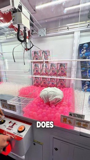 Does your Round1 arcade have this Claw Machine?🤔 #round1arcade #round1 #clawmachine #cranegame #arcade #arcadegames | Rowland Arcade Couple