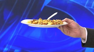 711K views · 10K reactions | ▶️ ¡No lo haga 'compa'! Luis Carlos Ortiz le llevó el desayuno a la Lic. María Julia, huevito con chorizo. Esto tras la derrota de sus poderosos Tigres ante el Toluca  #TelediarioMediodía con la Licenciada María Julia La Fuente, Luis Carlos Ortiz y Erik Rocha ⭐ | Telediario Mty | Facebook