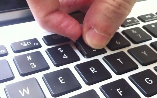 如何删除和清理Macbook Pro键盘按键 How to remove and clean Macbook Pro keyboard keys