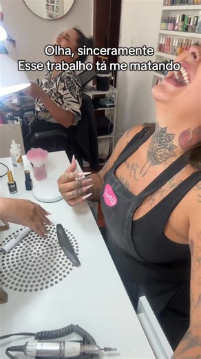 Gabriela Gasparotti || Nail Design on Instagram: "Caos, dedo no c# e gritaria 😂 #viral #viralreels #viralvideos #explore"