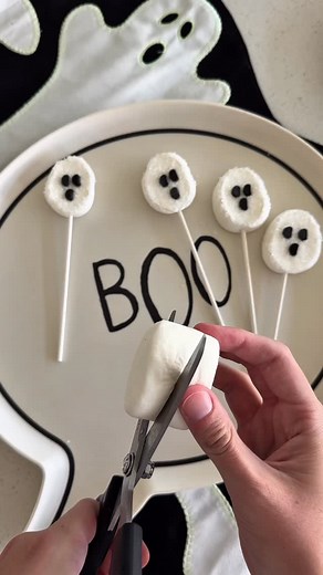280K views · 16K reactions | These ghost marshmallows are hauntingly easy to make… and even easier to eat! Just dip in sprinkles, decorate with black licorice nibs for the face, and suddenly you’ve got the cutest skeleton approved snack for spooky season. #ghostmarshmallows #spookyscaryskeletons #marshmallows #spookyseason #halloweentreats #easyrecipes #ghosttreats #halloween2025 | Rachel Anderson | Facebook