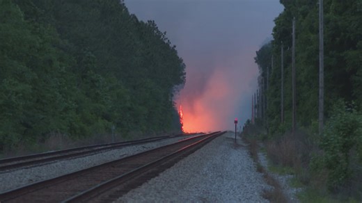 Live updates | Firefighters continue to battle Railroad Fire as residents feel effects of smoke
