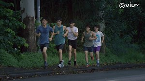 【《I SWIM》1分鐘：C班泳隊跑步篇】 星期五，天色已暗，宜運動放鬆及觀看護眼事物。 立即重溫《I SWIM》：https://bit.ly/3nVIX3q 《I SWIM》｜星期一至五晚9:30 集結最強泳將 揭開青春序幕 #ViuTV原創劇 #ISWIM #makerville #POCARISWEATHK #POCARISWEATHK40TH #POWEROFSWEAT #IONWATERHK Edan Lui 呂爵安 Jeffrey Ngai 魏浚笙 Phoebus吳啟洋 #George #歐鎮灝 王智騫 Martin | ViuTV