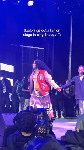 sza meme page on Instagram: "THIS WAS SO SO SWEET!!!! future singer right here!! 🥺🙏🙏 creds: iamashleyyh on Tiktok #sza #snooze #sweet #fyp #explore"