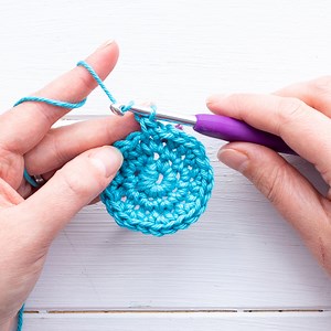 How to Crochet in the Round - Tutorial and Video - You Should Craft