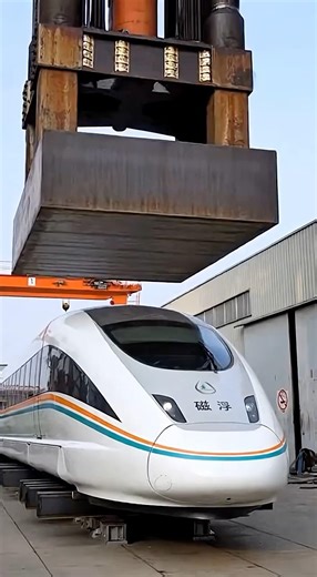 Hydraulic Press vs Bullet Train: EPIC CRUSH! 🚄💥