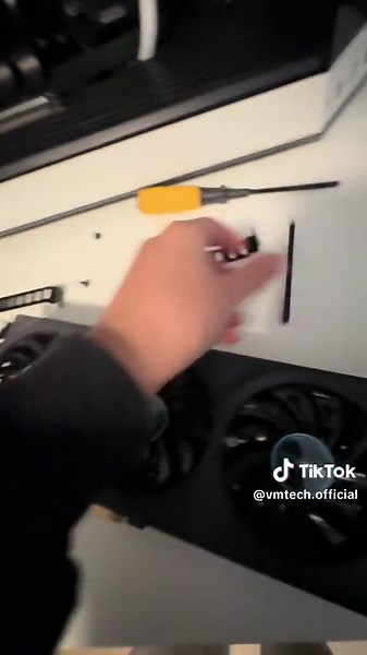 IK IK THE 5070 IS BETTER BUT WITHOUT DLSS ITS AH#techtok #fyp #GPU#builder #pcgaming #pcbuild #fy #viral #dream #corsair #ryzen #vmtech #tech #techtok #fyp @isa 🇵🇷