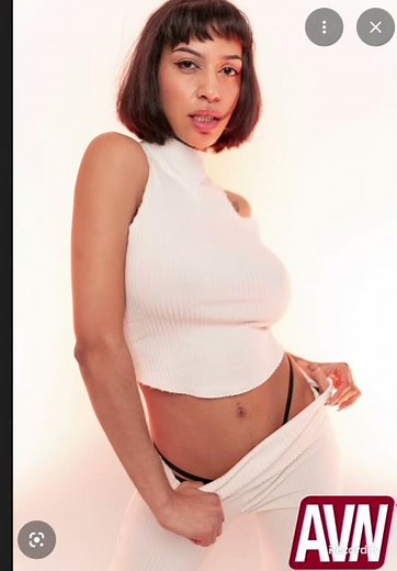 THE PORNSTAR RAVYN ALEXA HAS A BIG A$$
