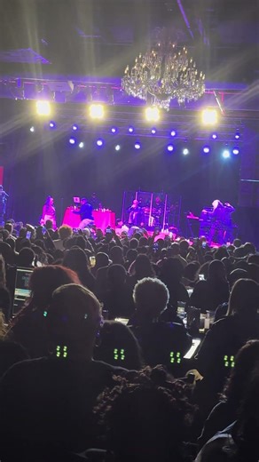 16. Tamar Braxton - Audience Twerk Part 1 - Live - Love and War Tour - Fillmore - Charlotte, NC