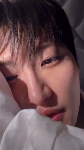 Seonghwa's Captivating Live Performance on Toktoq