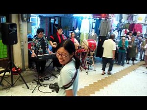 沖縄オバー９７歳が踊りだした・鳩間節♪