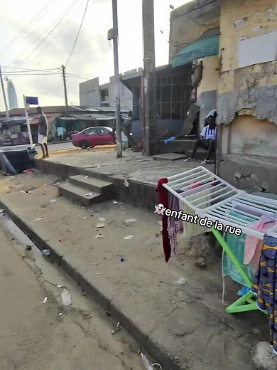 Prank d'enfants de la rue qui a mal tourné