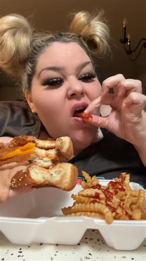 7.8K views · 639 reactions | Double Filet O Fish On Raising Canes Toast #fblifestyle #EatWithCillaPie | Cilla Pie | Facebook