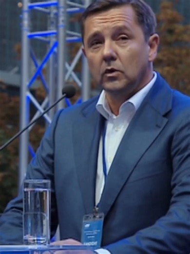 U novom Labirintu donosimo priču o usponu i padu Andrije Mikulića, bivšeg glavnog državnog inspektora, od njegovih političkih i profesionalnih početaka u Savezu komunista Hrvatske do pozicija moći koje su obilježile njegovu karijeru i na kraju dovele do njegovog urušavanja Danas ne propustite Labirint: Bože čuvaj Hrvatsku na HRT1 u 23:15. #mito #korupcija #vlast #hrvatska #labirint #labirinthrt