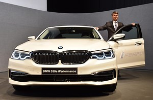 The 2021 BMW 530e Checks All of the Luxury Hybrid Boxes