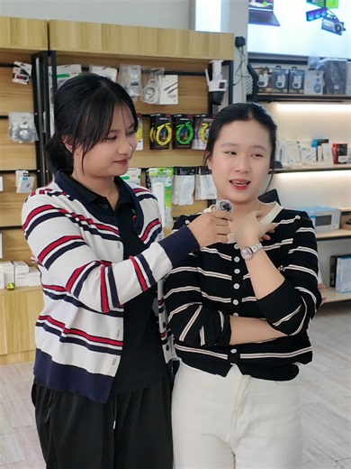 ເຕິເຕິງຊາຍຮັກກັບສາຍທີ່ມັກໃນນະຄອນຫລວງ