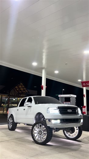 Exploring 11th Gen F150 Squatted Truck Modifications