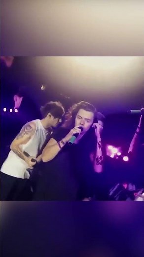 One Direction: Niall recording the boys 🥺​Subscribe for daily 1D videos! #onedirection #niallhoran