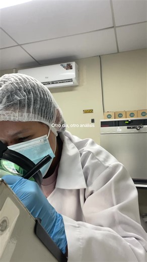 Un día más en el laboratorio 🧫🔬 aprendiendo y haciendo análisis microbiológicos. #Microbiología #Laboratorio #Agroindustria #VidaUniversitaria