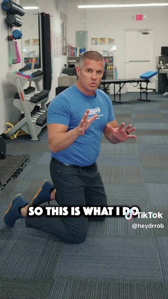 Do you have a disc bulge? Do this ‼️ If you’ve been dealing with a recurring disc bulge issue, let me share my top moves to help you alleviate the pain and prevent it from returning. Here’s what I typically do with my patients: We begin by lying on the stomach. If extending the spine in this position provides relief, we progress to more press-ups while exhaling slowly. If there’s no improvement, we explore different leg positions to find the most comfortable one. Once we identify the preferred p