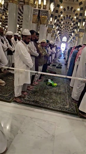 MashaAllah 😍 Prayer in Madina at Masjid Al Nabawi 🤲 Heart Touching Moments#prayer #namaz #madina