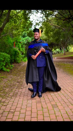 Collecting belt number 2 went something like this 🥺❤ #rowanhaai #honours #graduation