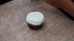 25K views · 358 reactions | How to Decorate Cupcakes 'Hibiscus...